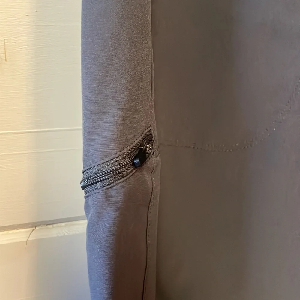Patagonia Gray Cropped Athletic Hiking Pants Size 10.